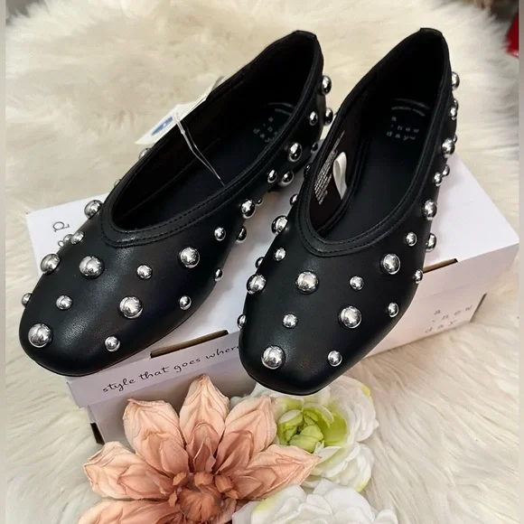 Black Flats with Silver Stud Accents NEW! FIRM!! 50% OFF - Picture 2 of 7